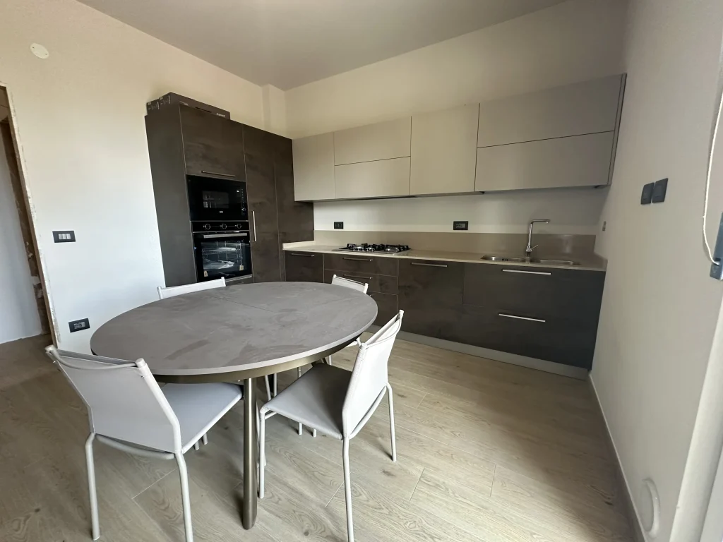 Cucina completamente rifatta con nuovi arredi, impianti e finiture, a Borghetto Santo Spirito